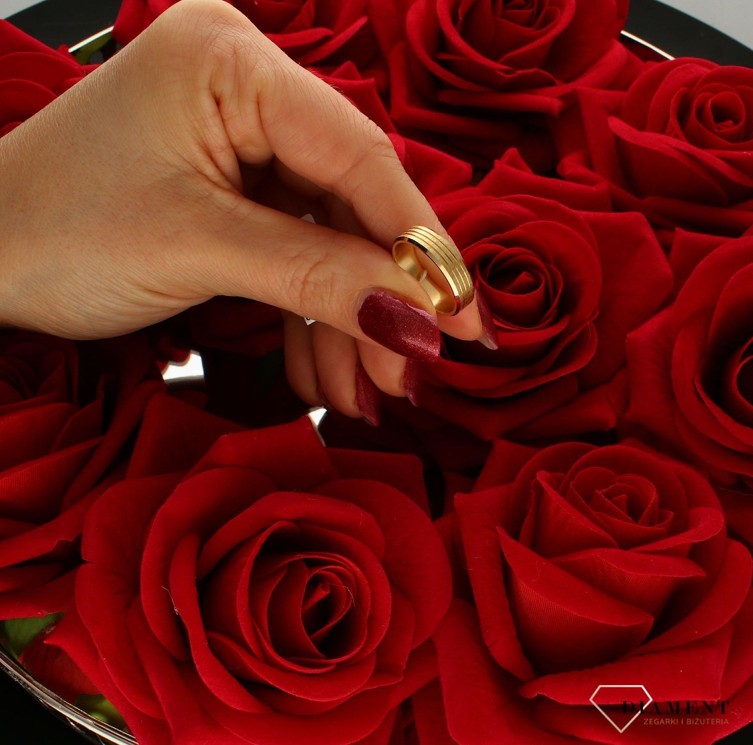 Złota obrączka damska z fazą i satynowymi paskami  Obrączka ślubna 5 mm.jpg